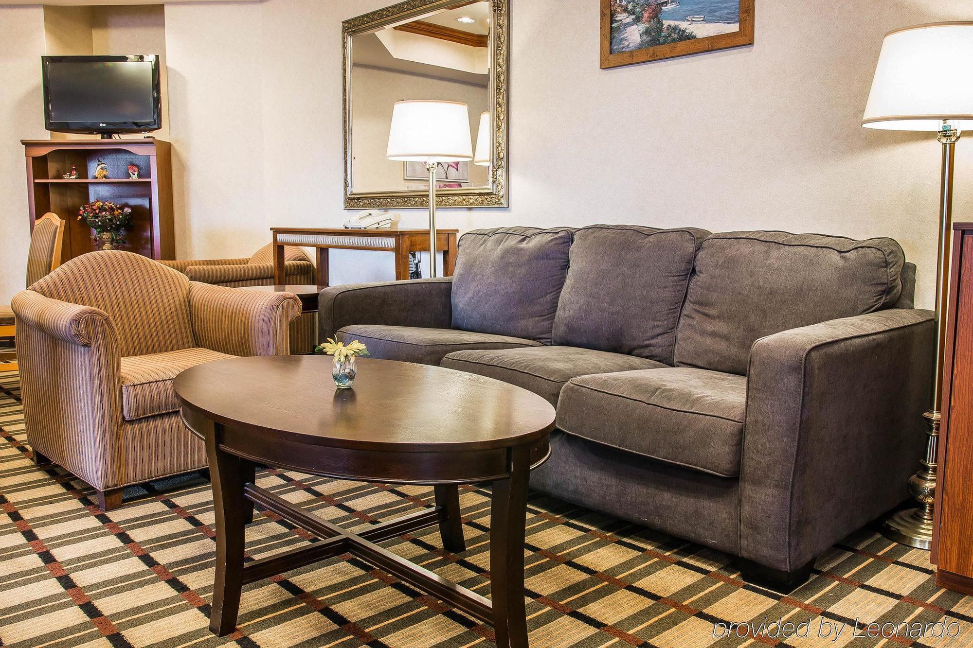 Comfort Suites South Haven Near I-96 Exterior foto